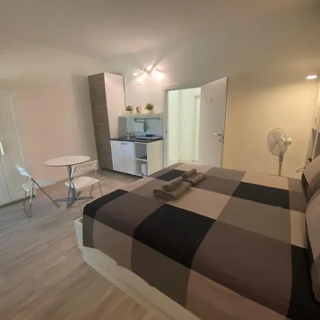Bed & Breakfast Bbqueen Sandonato Policlinico *