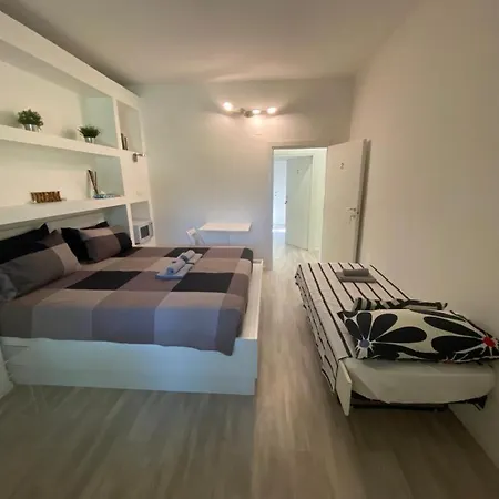 Bbqueen Sandonato Policlinico Bed & Breakfast *