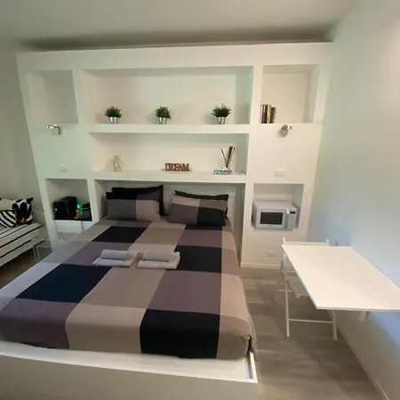 Bbqueen Sandonato Policlinico Bed & Breakfast