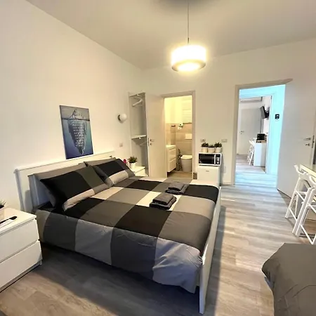 Bbqueen Sandonato Policlinico Bed & Breakfast